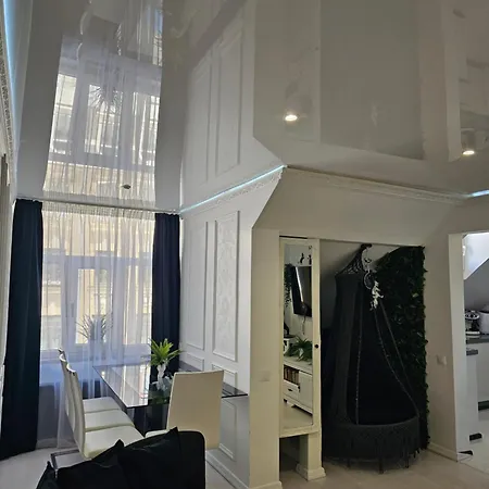 The Oasis - Retro Modern Vogue Appartement